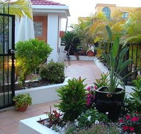 Shaz Maisons Beachside Holiday Apartments - Tourism Cairns