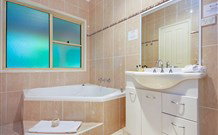 The Acreage Luxury B&B And Guesthouse - - Tourism Cairns 1