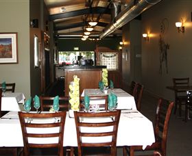 Dooleys Tavern And Motel Springsure - Tourism Cairns 2