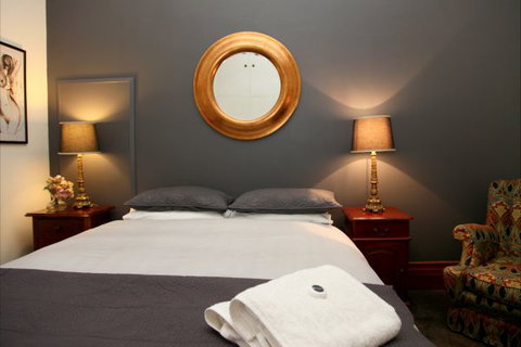 Apartments On-The-Park: The Studio - Tourism Cairns 1