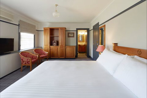 Brassey Hotel - Tourism Cairns 5