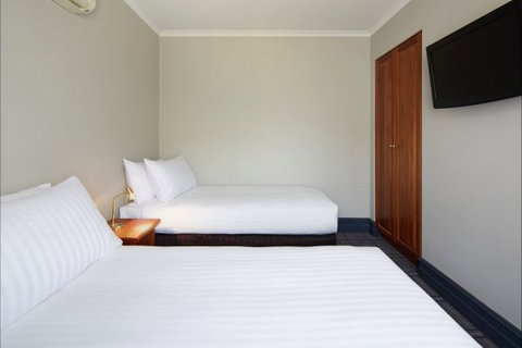 Brassey Hotel - Tourism Cairns 7