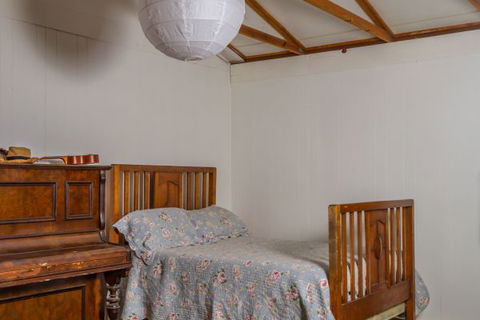 Daisy's Cottage - Tourism Cairns 1