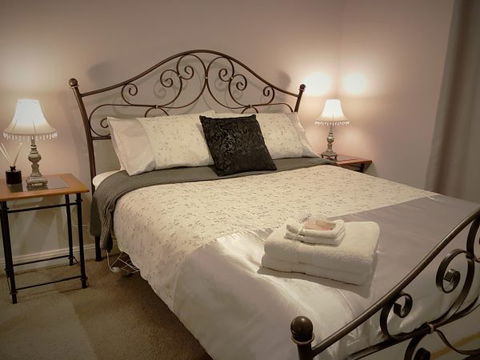 Huntington Cottage - Tourism Cairns 6