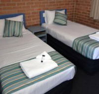 The Oaks Hotel Motel  - Tourism Cairns
