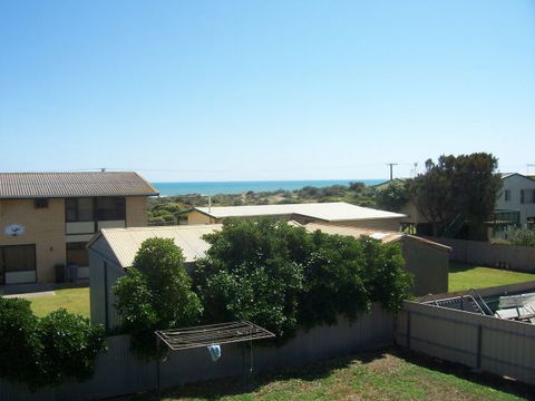 Century 21 SouthCoast: Silver Sands - Tourism Cairns 1