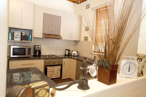 Anderl's Beach Cottage - Tourism Cairns 0
