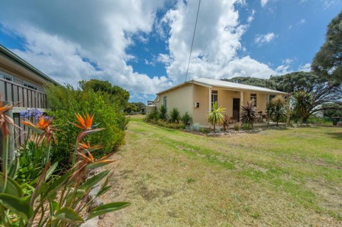 Anderl's Beach Cottage - Tourism Cairns 1