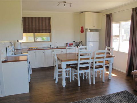 Fensom's Holiday Home - Tourism Cairns 5