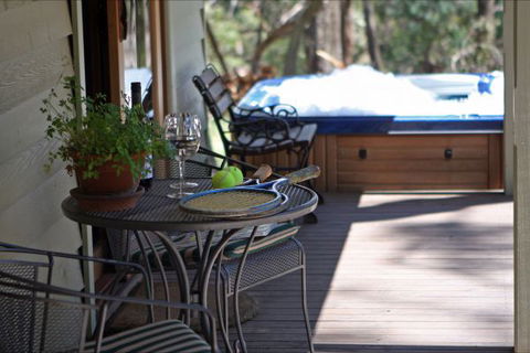 Mirkwood Forest Self-Contained Spa Cottages - Tourism Cairns 1