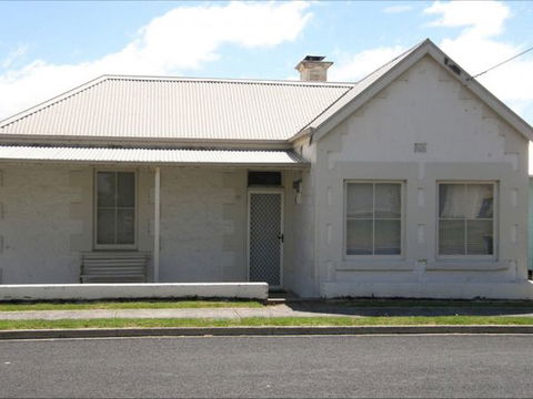 Fensom's Holiday Home - Tourism Cairns 0