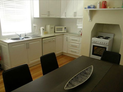 Fensom's Holiday Home - Tourism Cairns 1