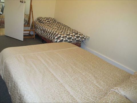 Fensom's Holiday Home - Tourism Cairns 3