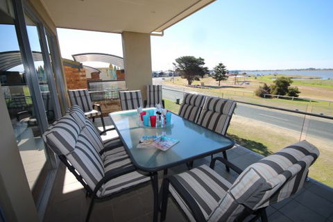 LJ Hooker Goolwa Holiday Rentals - 42 Underwood Avenue, Goolwa Beach - Tourism Cairns 1