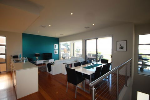 LJ Hooker Goolwa Holiday Rentals - 42 Underwood Avenue, Goolwa Beach - Tourism Cairns 2