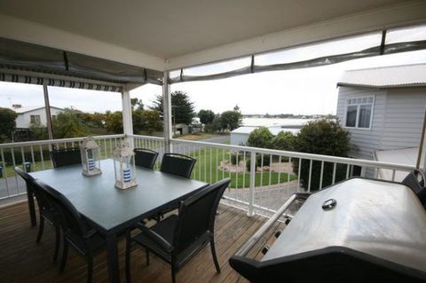 LJ Hooker Goolwa Holiday Rentals - 42 Underwood Avenue, Goolwa Beach - Tourism Cairns 6