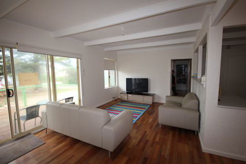 LJ Hooker Goolwa Holiday Rentals - 42 Underwood Avenue, Goolwa Beach - Tourism Cairns 12