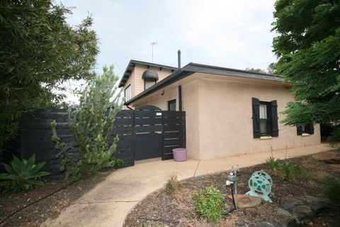 LJ Hooker Goolwa Holiday Rentals - 42 Underwood Avenue, Goolwa Beach - Tourism Cairns 24