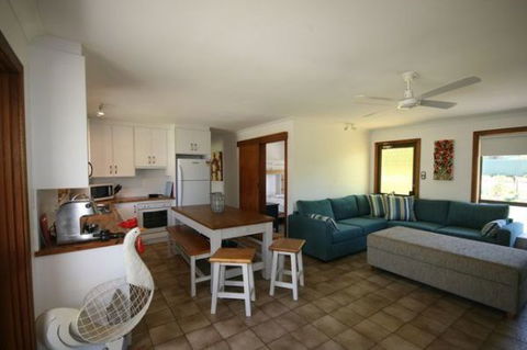 LJ Hooker Goolwa Holiday Rentals - 15 Eaton Avenue, Goolwa Beach - Tourism Cairns 2