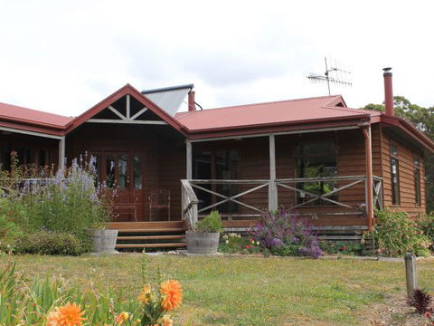 Eagle's Roost Farmstay B&B - Tourism Cairns 0