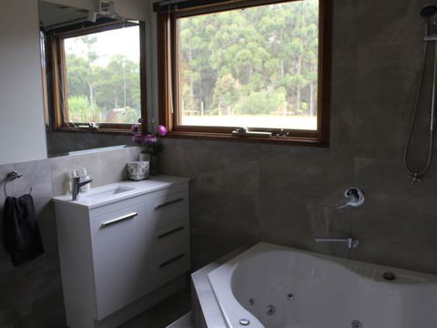 Eagle's Roost Farmstay B&B - Tourism Cairns 2