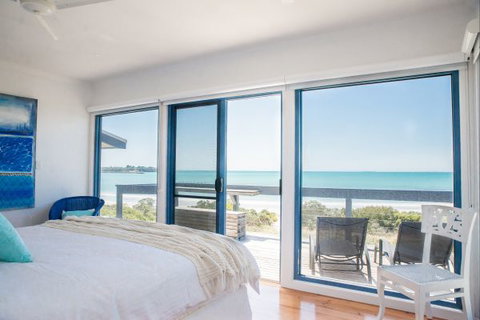The Shore -Beachfront Accommodation - Tourism Cairns 4