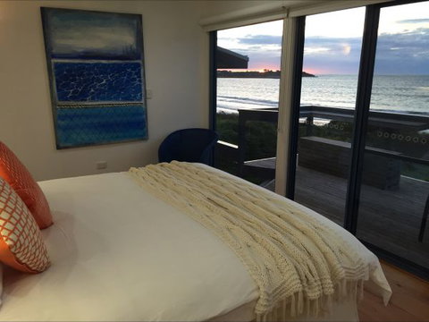 The Shore -Beachfront Accommodation - Tourism Cairns 7