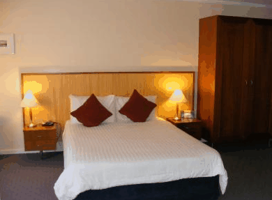 Ocean Beach Hotel - Tourism Cairns