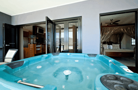 Waterfront Whitsunday Retreat - Tourism Cairns