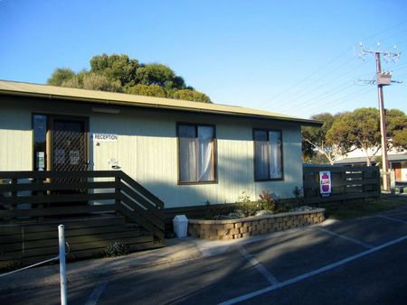 Lake Albert Caravan Park - Tourism Cairns 0
