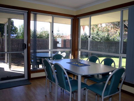 Lincoln Cove Villas - Tourism Cairns 0