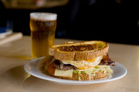 Albion Hotel - Tourism Cairns 2