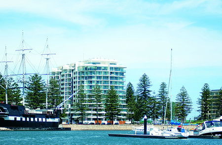 Oaks Liberty Towers - Tourism Cairns 1