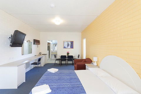 Statesman Motor Inn - Tourism Cairns 1