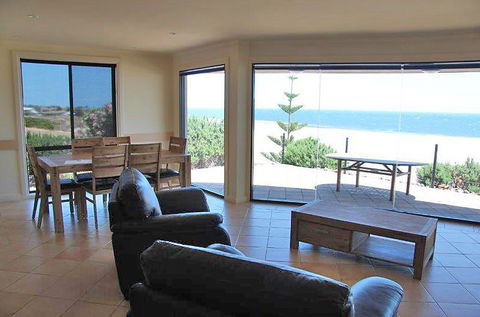 Cliff House Beachfront Villas - Tourism Cairns 1