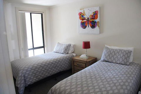 Cliff House Beachfront Villas - Tourism Cairns 3