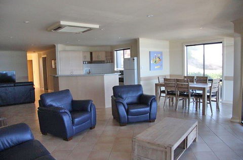 Cliff House Beachfront Villas - Tourism Cairns 4