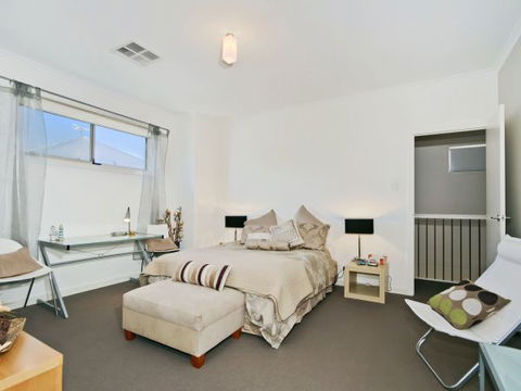Century 21 SouthCoast: The Residence - Tourism Cairns 3