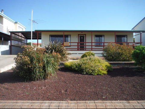 Kenny's Retreat - Tourism Cairns 0
