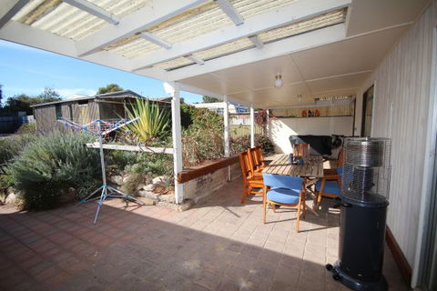 LJ Hooker Goolwa Holiday Rentals - 12 Willmett Road, Goolwa Beach - Tourism Cairns 3