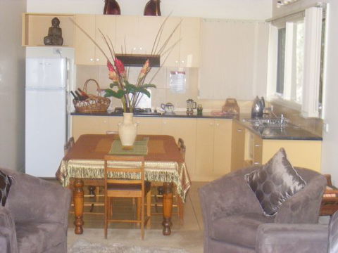 Weeroona Retreat B&B - Tourism Cairns 5