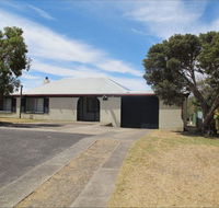 Carthew Street Holiday Home - Tourism Cairns