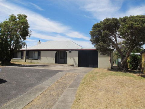 Carthew Street Holiday Home - Tourism Cairns 0