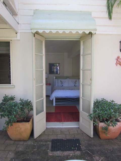 Bangalow Studio Apartment - Tourism Cairns 3