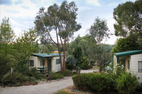 Beechworth Cabins - Tourism Cairns 0