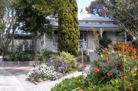 Fairbank House - Tourism Cairns 0
