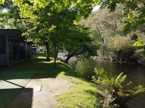 Jamieson Caravan Park - Tourism Cairns 3