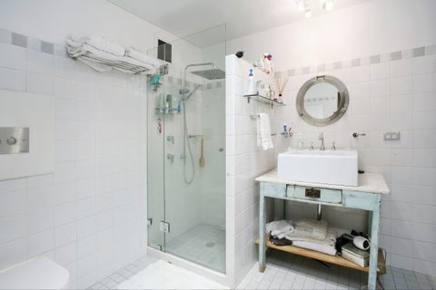 Lieu De Ville Suite - Tourism Cairns 4
