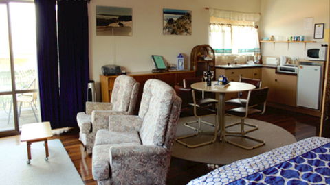 Yardarm B&B - Tourism Cairns 0