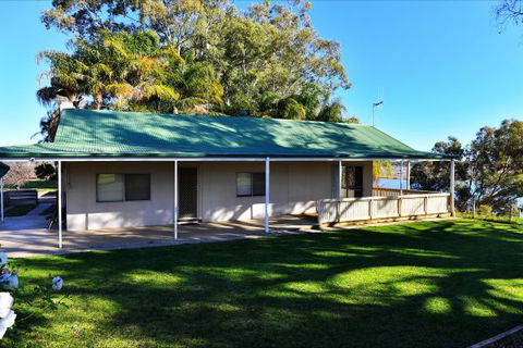 Mundic Waterfront Cottages - Tourism Cairns 1